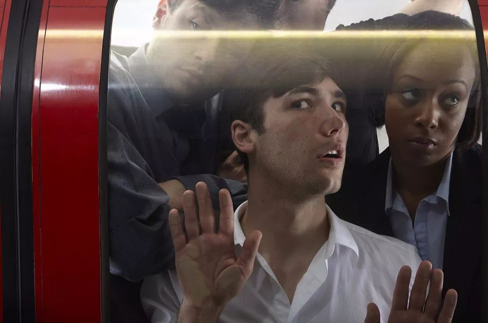 地铁上到底会不会挤死人？这些致命细节要注意