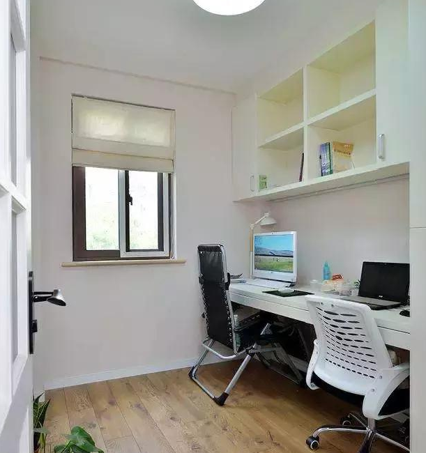 140平米新家刚装好，在餐厅做了一块小黑板，比花钱做背景墙还好看