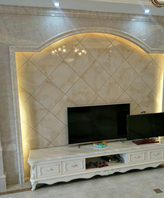 新房装修全屋都贴上瓷砖了，效果大气还高档，别再说贴瓷砖阴冷了