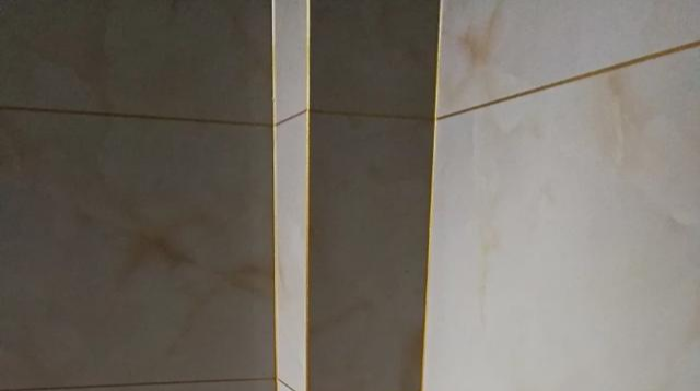 厨房和卫生间墙砖分别是白色和黄色做美缝，分别用什么颜色的美缝剂？