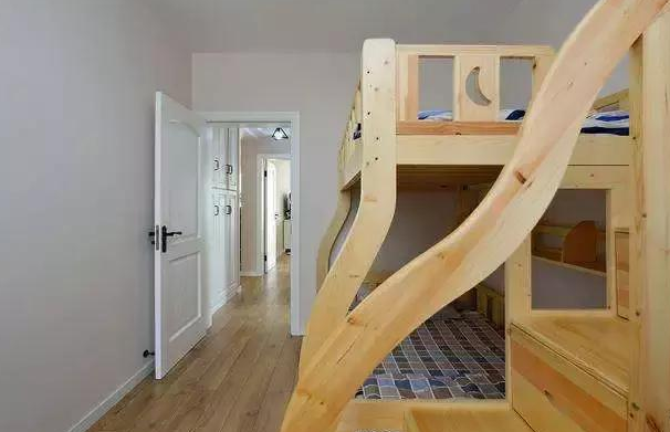 140平米新家刚装好，在餐厅做了一块小黑板，比花钱做背景墙还好看