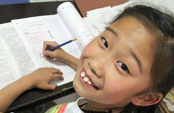 拒绝上学，父母亲手调教出“天才”，9岁就参加高考，现状怎样