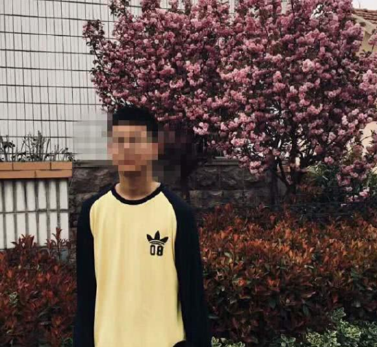 15岁同性恋男孩写遗书，选择结束生命，曾被父亲打骨折，骂“变态”！