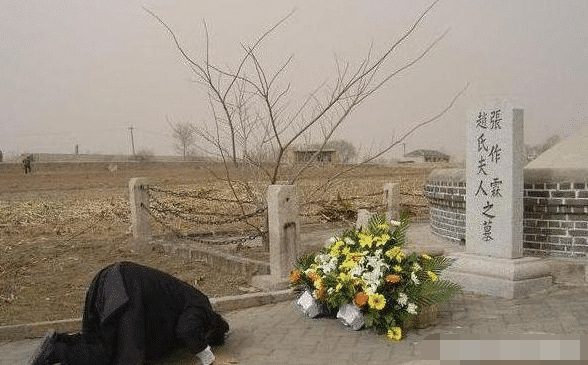 「张作霖」张作霖张学良父子俩墓地: 一个风景如画, 一个破败不堪