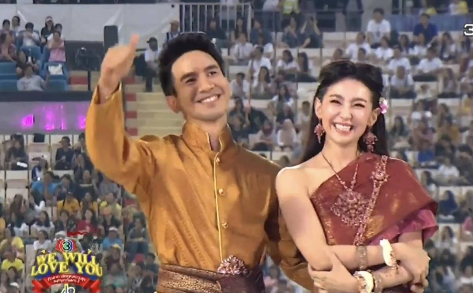 爆款泰剧《天生一对》有多火? 景区爆满、股价飙升、全民追捧!