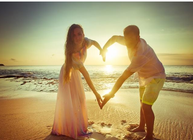 男人疯狂想你了，才有这些种种举止