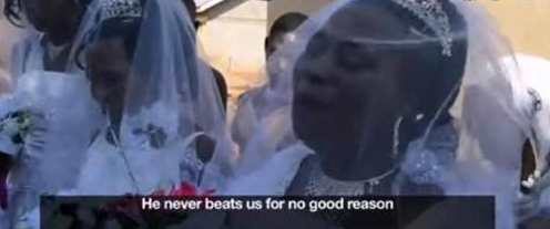 男子一场婚礼娶了三个妻子，只是因为太穷了，办不了三场