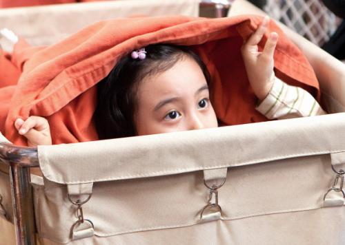 虽然我被关进了监狱的七号房，但是有你陪着我的每一天，都是生命的礼物。