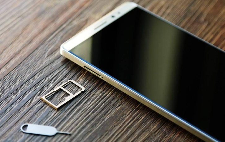 在购买手机时，选择64G还是128G？看看手机维修师傅怎么说