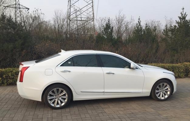 朋友圈都晒凯迪拉克暴跌12万，车主：当年我买的还是豪华版！