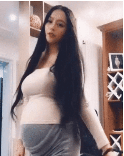 优衣库女主突现抖音热门，挺着肚子剧烈运动，网友：又出新品了？