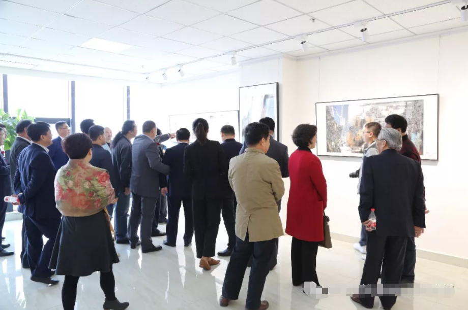 华梦艺术馆热烈祝贺“游心太玄——鞠占圃中国画作品展”隆重开展