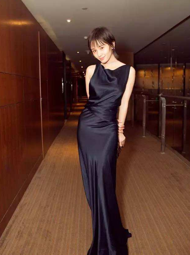 王子文的"面条裙"太撩人,当抬起胳膊那刻,网友:我是看到了啥