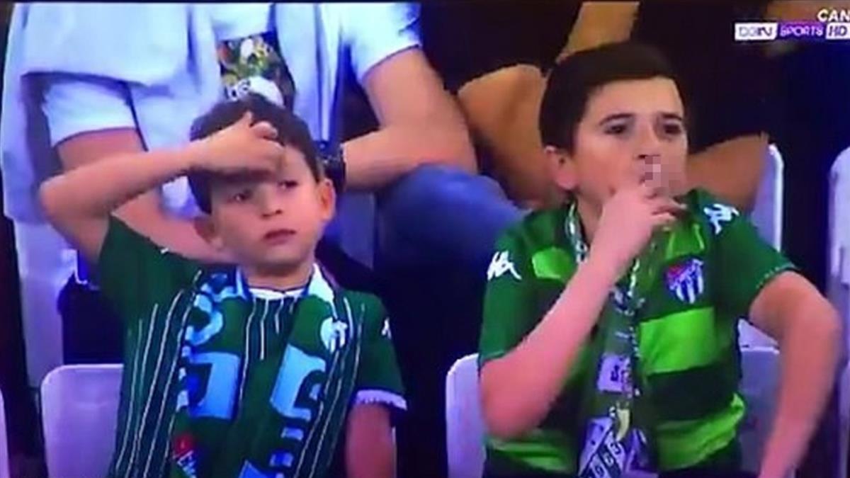 ?比林志颖更扯！男孩抽菸被骂爆 真实年纪大逆转