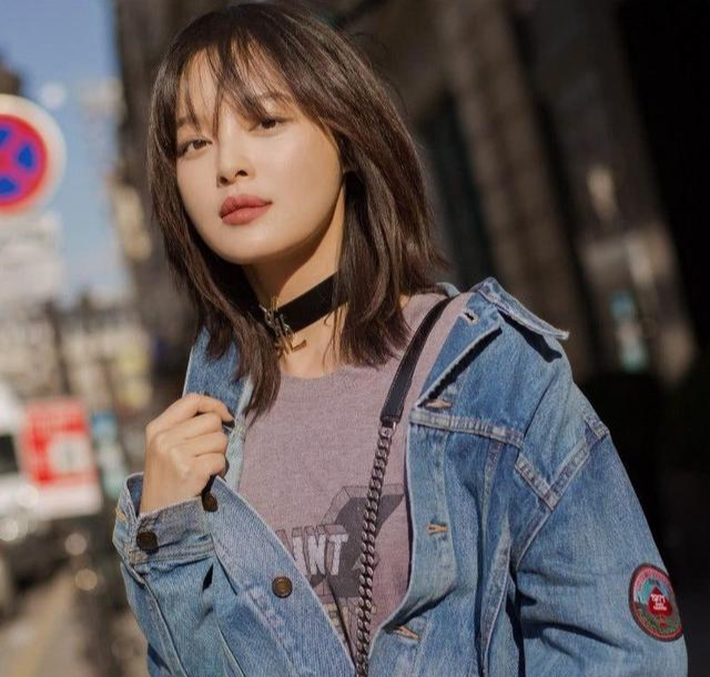 高贵妃谭卓太美了换辛芷蕾同款发型穿印花长裙惊艳又减龄