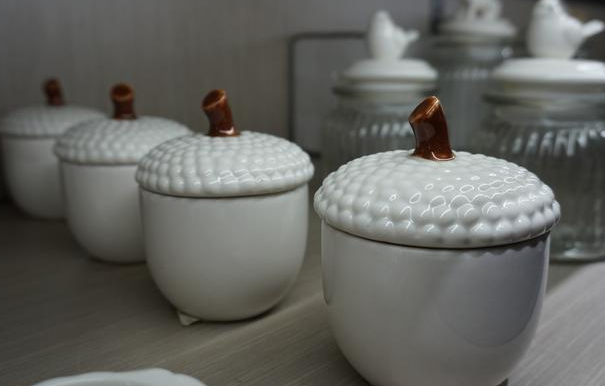 别傻傻的往厨房塞一堆“塑料袋”，看看上海女人的厨房收纳，真棒