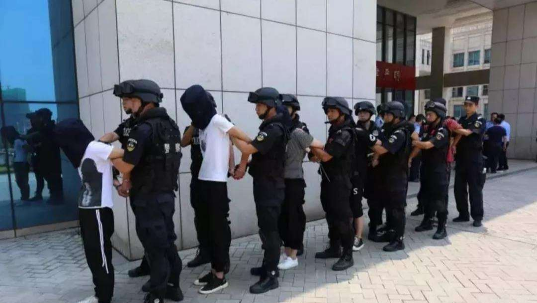 云南校园套路贷：借4000元需要还100万！不少学生被迫退学！