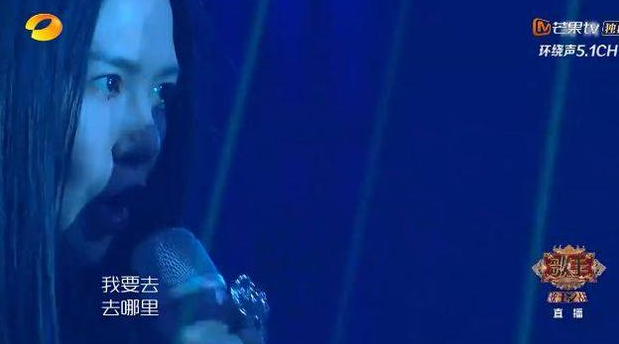 《歌手》遭吐槽，比王力宏跑调更精彩的，是谭维维的死亡打光