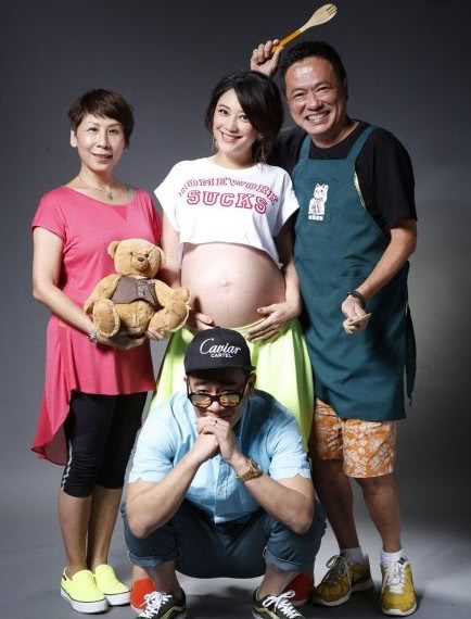 女星孕照, 谁更有孕感呢？网友：女明星生孩子都是神仙操作！
