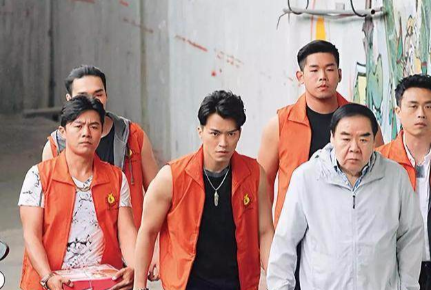 67岁老戏骨重返TVB拍剧演贵利王，对着空气演戏堪称帝级演技