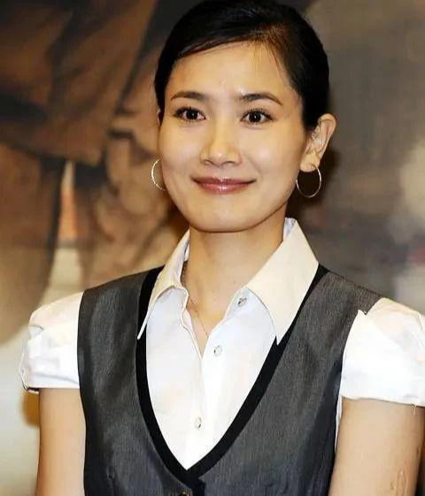 2010年,4月份与张译共同参演《雪花那个飘》饰演刘翠翠.