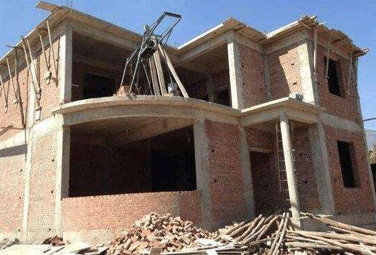 近几年越来越多70、80后，着急回农村建房“留后路”，为什么