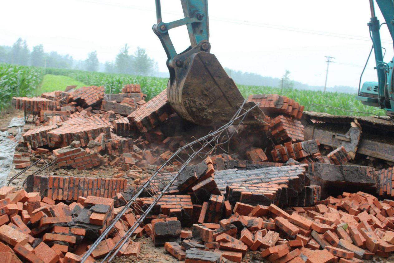 农村建房大多数没办手续，会被拆吗？你家是不是这样盖房的