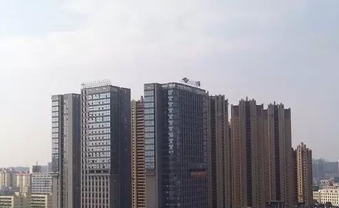 泉州市盛荣苑小区、华大泰禾首府两小区均发生危险的“天降”物品！幸运的是无人受伤