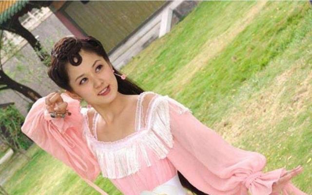 张娜拉|张娜拉现状遭曝光，沦落成柜台促销员，满脸伤惹人怜