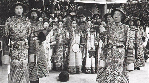 她是咋用的？太监揭秘慈禧洗澡过程 每次用100条毛巾