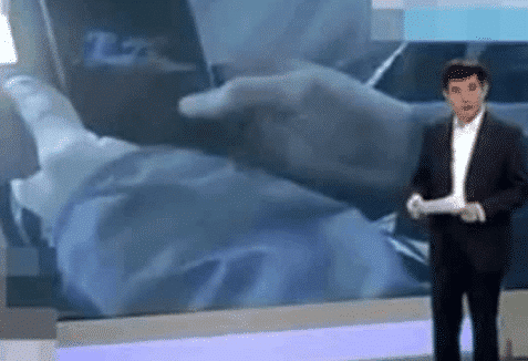 回顾男子在家看“视频”,发现女主是出差的妻子,网友:头上一片草原