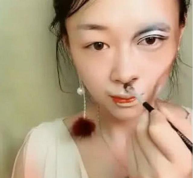 美女直播化妆成马云，众人不信，看到效果之后众人不淡定啦