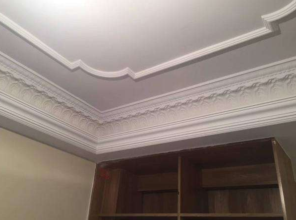 吊顶还用石膏线有点过时了，不如装它来代替，不仅省钱还好看