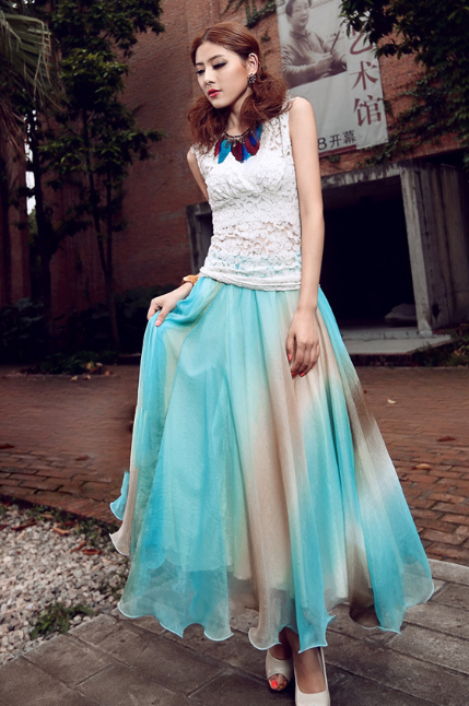 6070女人夏天这样穿，一袭飘逸收腰雪纺裙，年轻十岁都不止