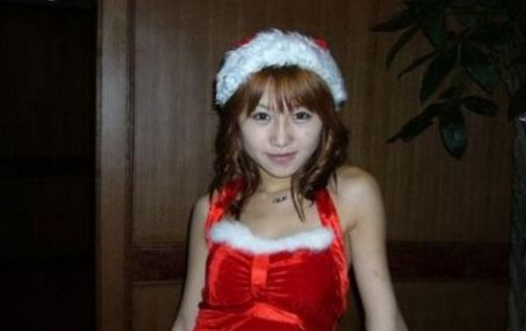 女孩欲整容成杨幂，男朋友全程陪伴，看到整完后的她喜极而泣