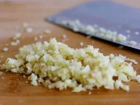 一道5分钟做出的口感鲜味十足的鲁菜，不是螃蟹，却胜似蟹味