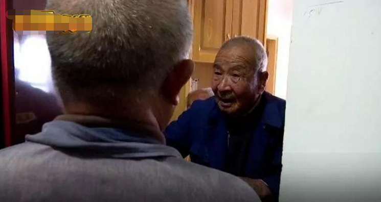 第一次买没经验！54岁男子没看房就立马下手，付10万订金崩溃了