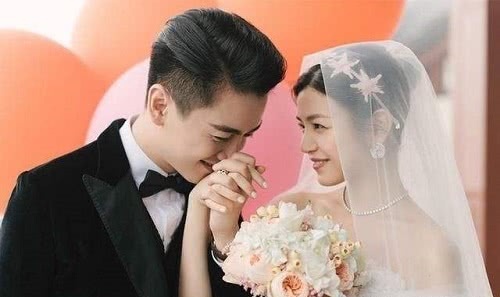 有种“秀恩爱”叫陈晓和陈妍希，儿子名字正反念都是爱你，真绝了