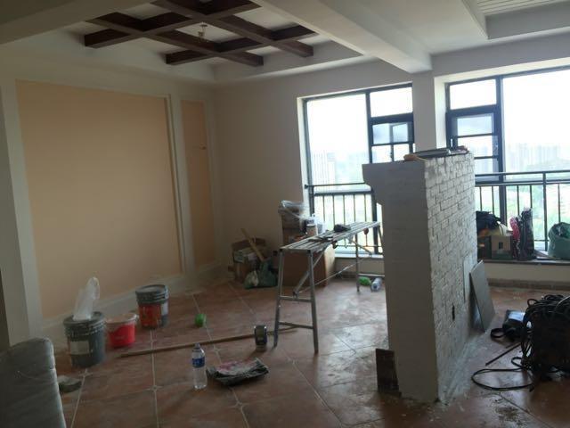 老公只不过在客厅砌堵墙，立马多了一间房，一石多鸟，超有创意！