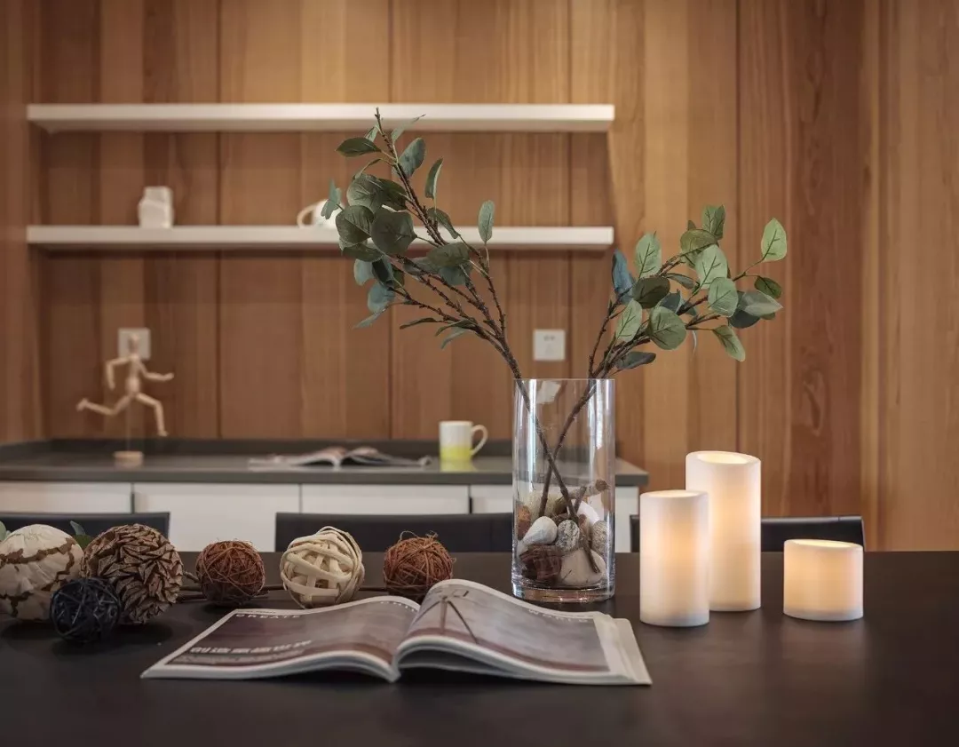 案例丨180㎡简约风四居，客厅舍弃了电视，还特意做了亲子区