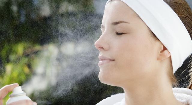 夏天出油出汗多害怕脱妆？建议这样做，保持妆容清爽持久一整天