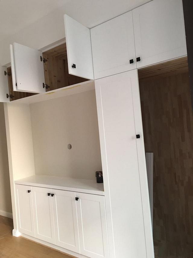 硬装结束了，头一次见卧室衣柜这样装，太漂亮了，邻居纷纷问我在哪定的？