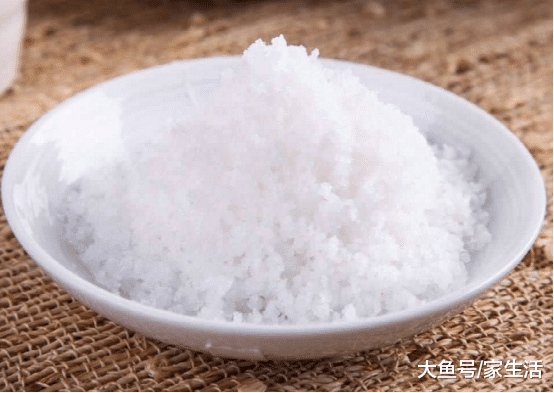 保姆一个星期拖一次地，地面却一点也不觉得脏，问完才知用这招