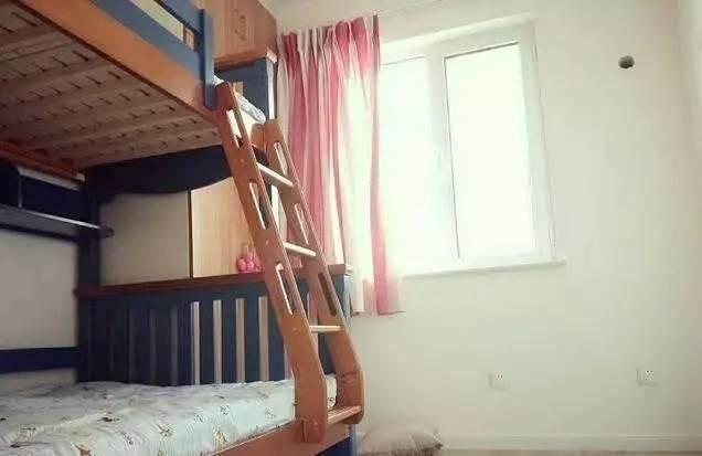 朋友家刚装修好的新房，感觉客餐厅还行，卧室实在难以恭维