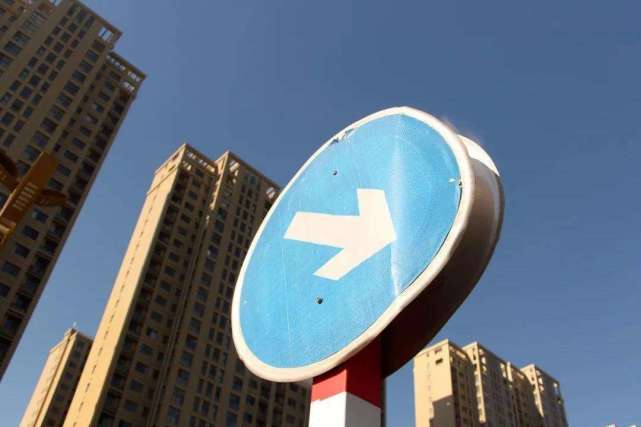 银行纷纷“暂停”房贷，房贷进入低谷，内行人告诉我实话！