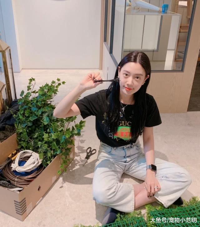 “韩国第一美女”克拉拉，大胆穿健美服外出，迷死千万宅男！