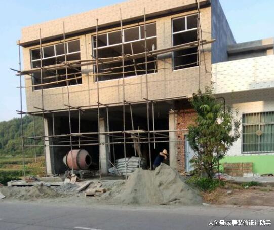 路边花27万建三层小洋房，一层牛棚、二层门面店铺、三层居住