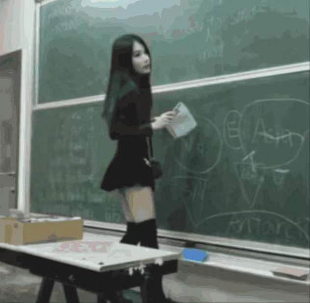 幼儿园教师衣着“清凉”，家长找学校投诉，被回怼：“我愿意”