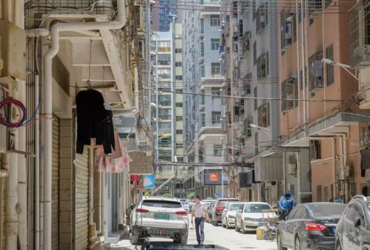 深圳房东：拥有七栋房子，每年只过了一天然后重复364遍