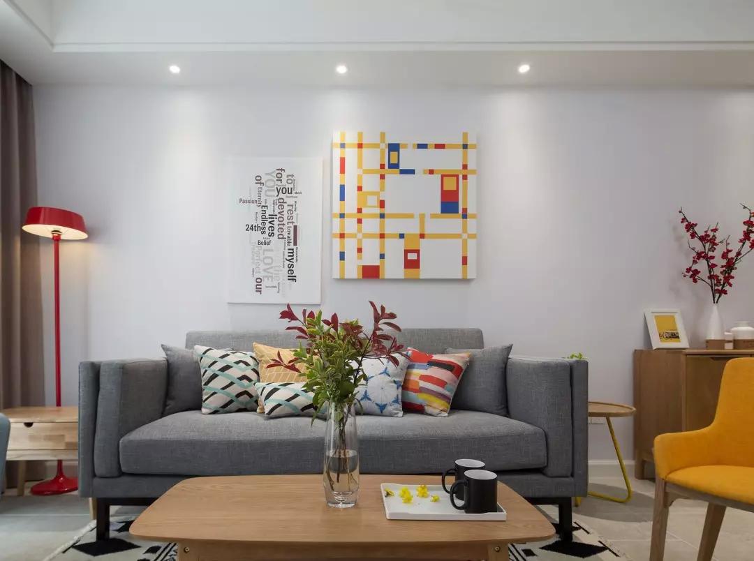 精致北欧小户型装修图，跳跃性色彩的点缀，使得空间活泼又和谐